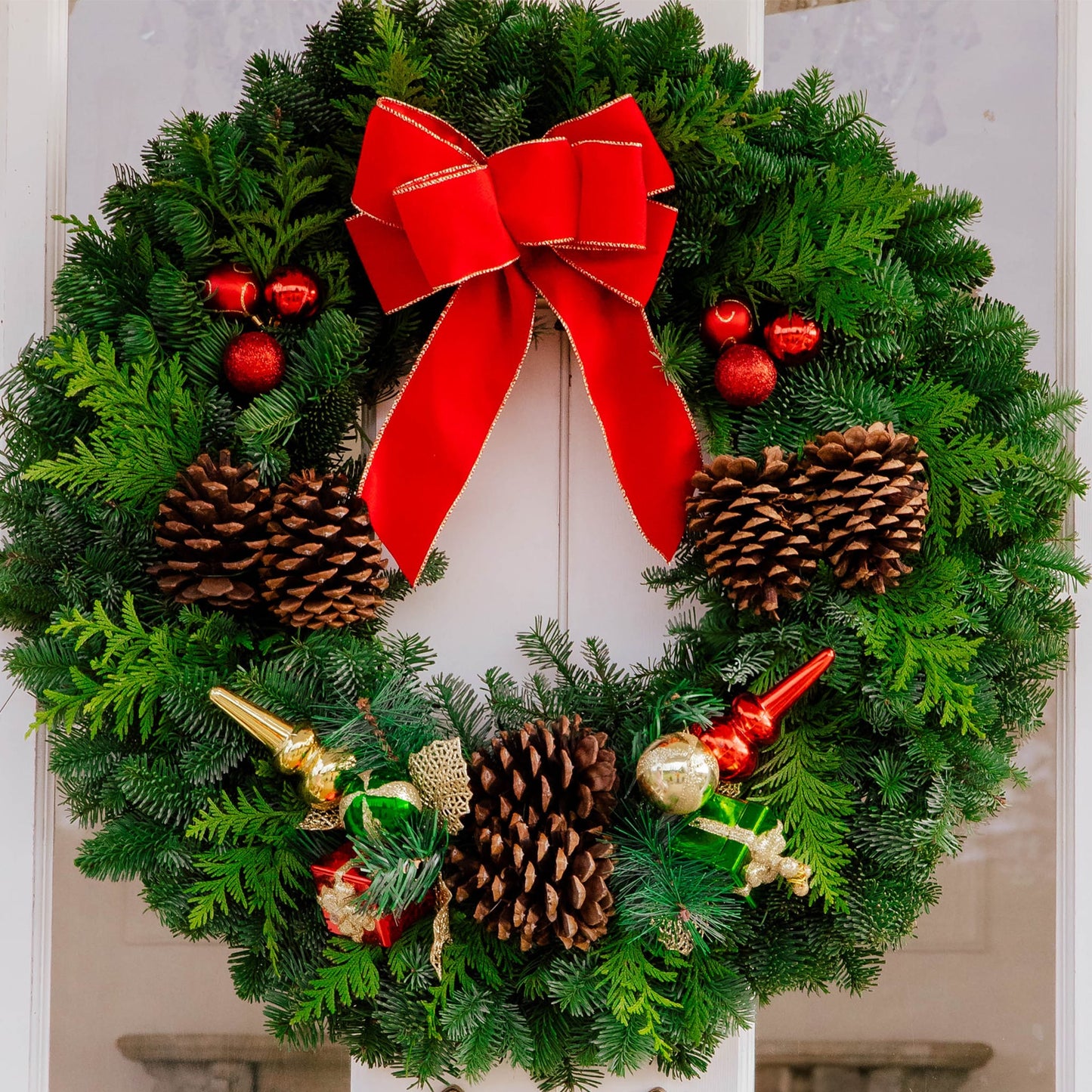 Holiday Gift Box Wreath