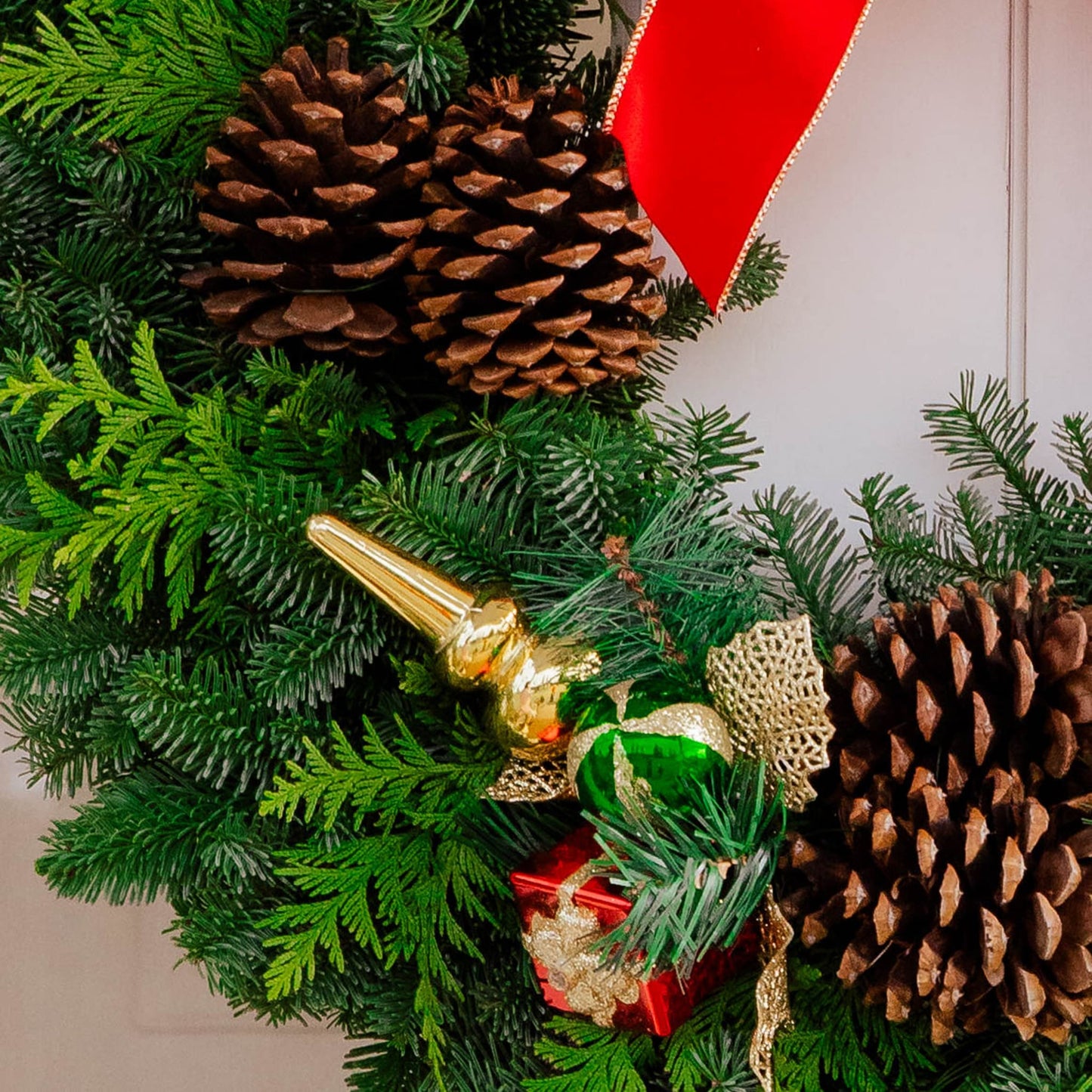 Holiday Gift Box Wreath