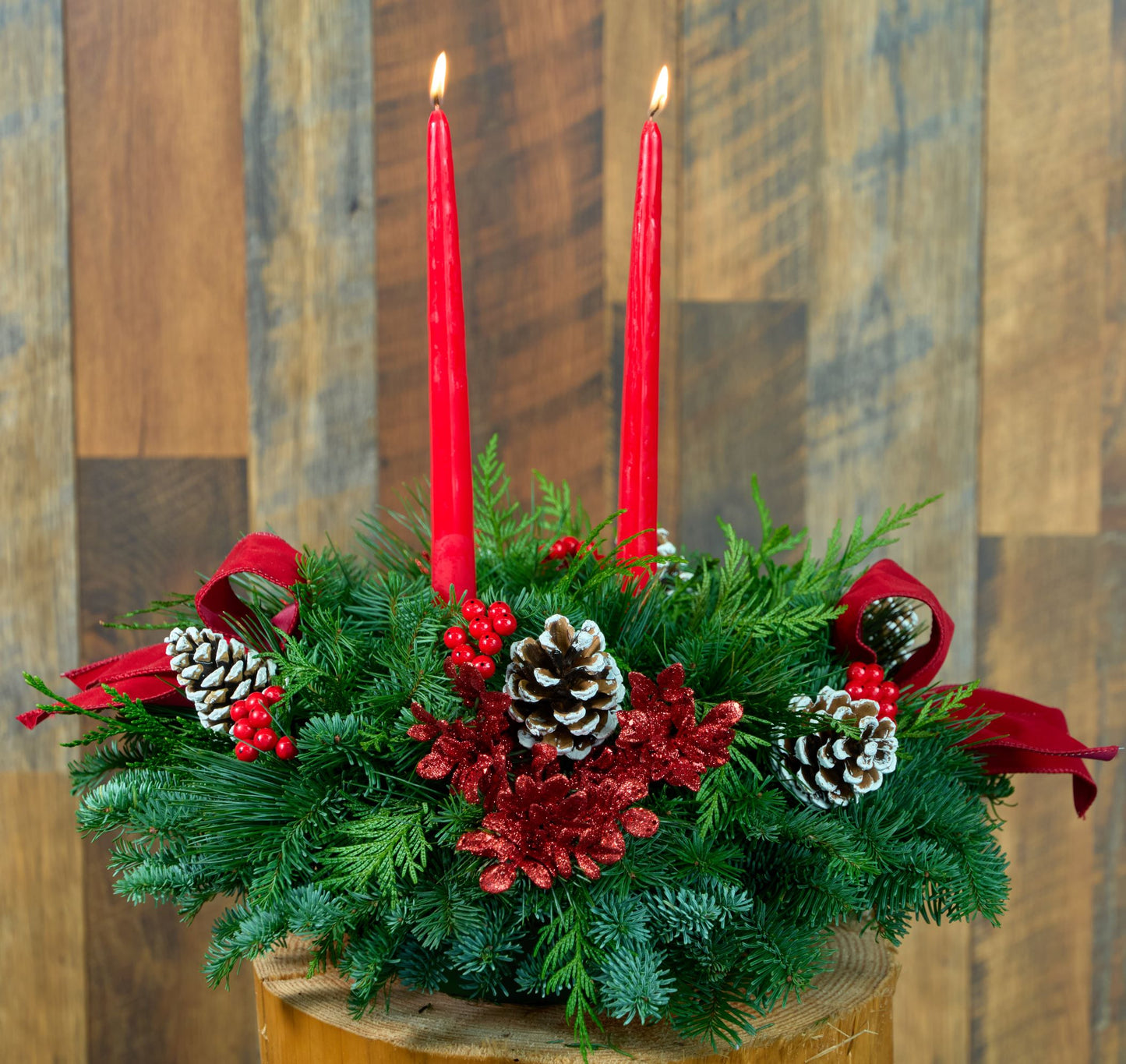 Centro de mesa con doble vela y luces navideñas